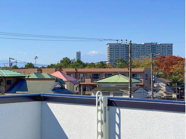 ルーフバルコニーからは雪をかぶった富士山が見えました♪