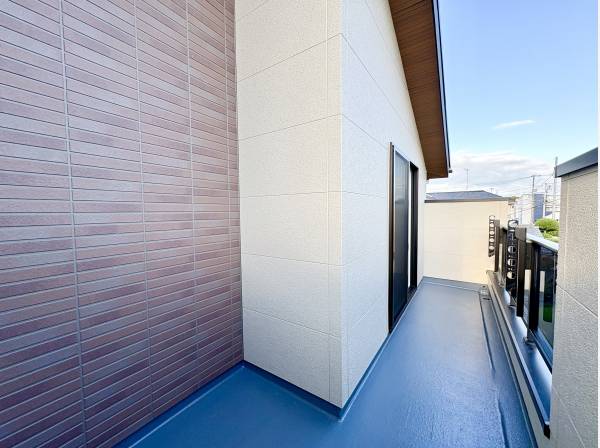 南向きのゆとりあるバルコニー