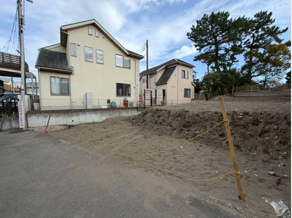 通り突き当たりの土地でございますので車通りも少ないですね