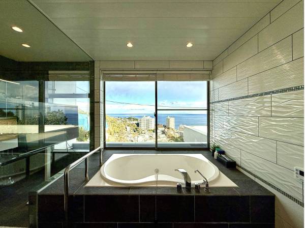 浴室からも当然のように海を望みます