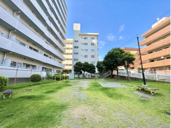 東浜小公園まで徒歩1分　約20ｍ