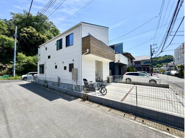 角地でとても開放的です！