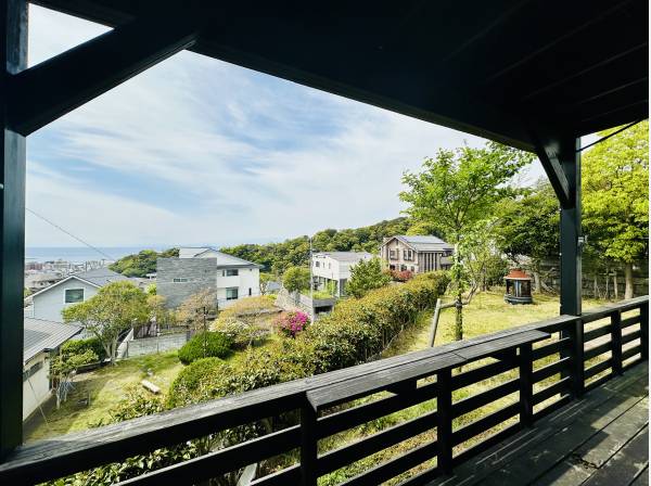 1階ウッドデッキ/どこにいても気持ちの良い景色をご覧いただけます