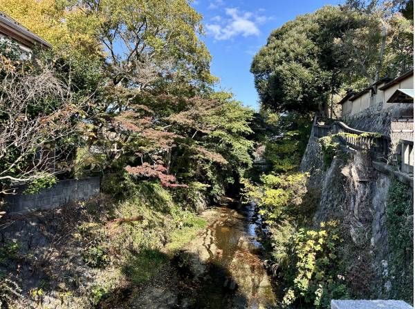 鎌倉らしい住環境 徒歩3分(約240m)