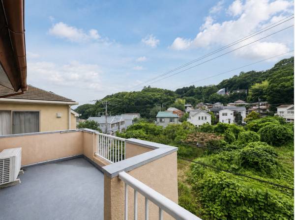 高台ならではの心地よい開放感が魅力です。
