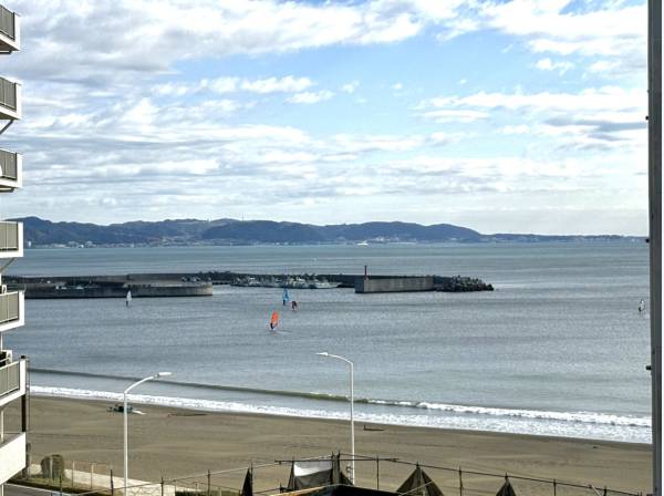 お料理をしながらも海を眺めます。