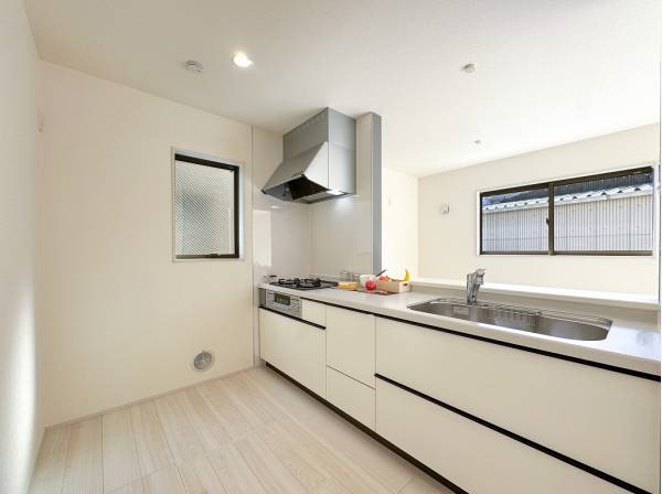 自然と会話が弾みそうな対面式キッチン