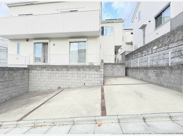 カースペース2台付