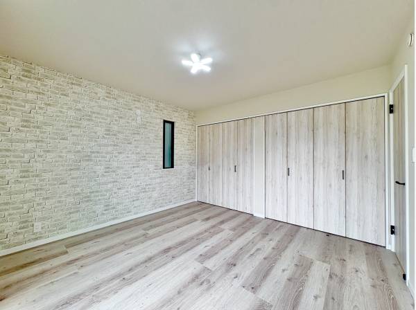 各居室には収納力のあるクローゼットを完備しております