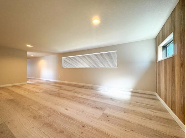 階段の奥にも広がるロフトは収納と趣味部屋など使い分けができそう