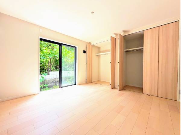 洋室からも自然を感じることができます
