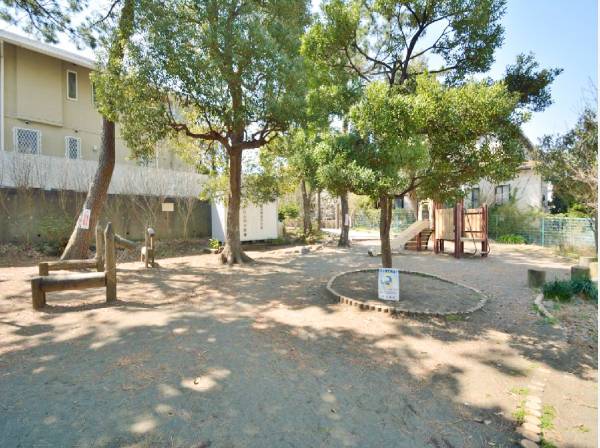 松が丘西公園まで徒歩5分（約350m）