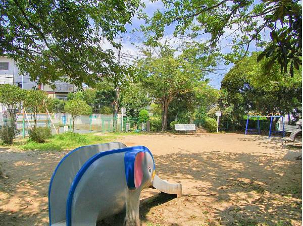 葉桜中央児童遊園まで徒歩2分（約100m）