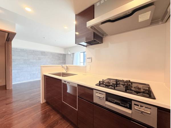 ディスポーザー付きの使い勝手のよいキッチンです♪