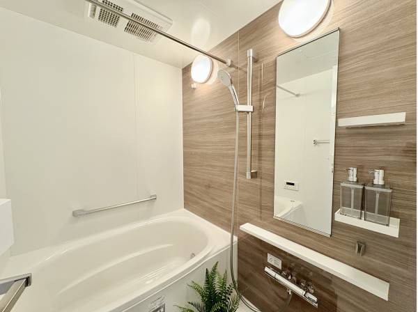 浴室乾燥機のついたバスルーム