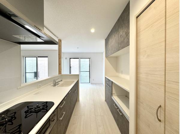 カップボードを完備し収納力十分です