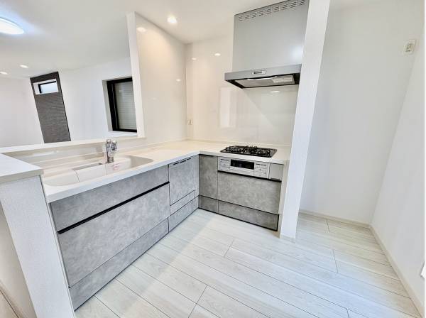 I字型キッチンもいいですが、L字型キッチンは料理がはかどりますよ！