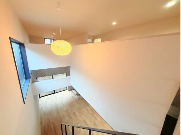 リビング階段が和と洋を奏でております♪