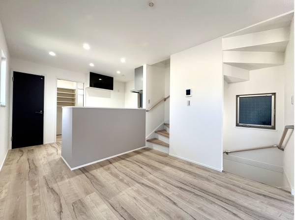 ダイニングスペースです。リビングイン階段です。