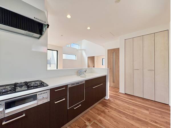 同じ空間にありながら独立性もあるキッチン