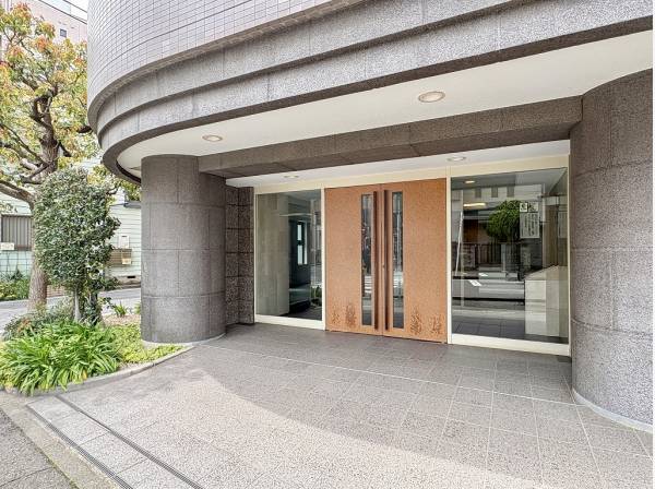 エントランスはいつも綺麗に保たれています