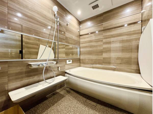 ワイド浴槽のゆとりある浴室！