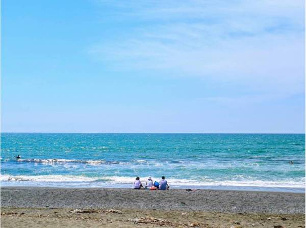 湘南の心地よい海まで徒歩4分(約240ｍ)