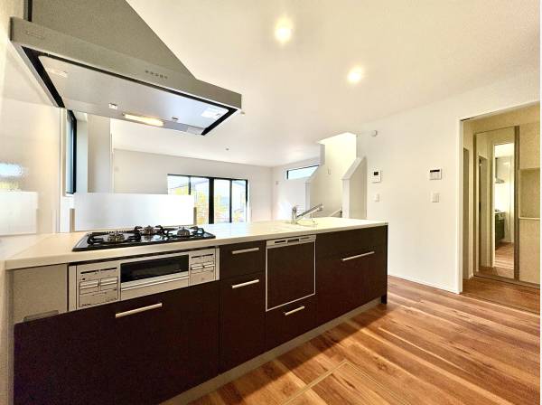 対面式のオープンキッチン