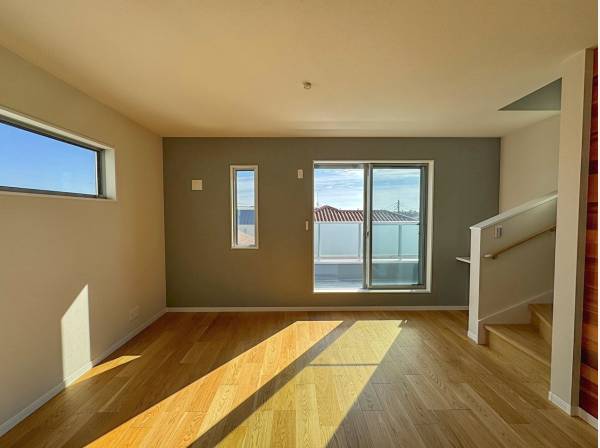 光が室内にスーッと入っているのが分ります。