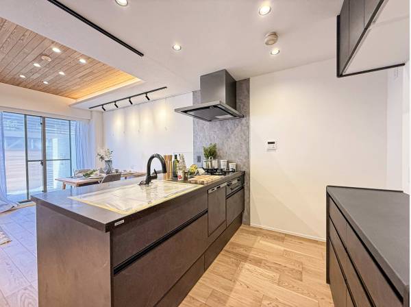 カップボードも備わったキッチン