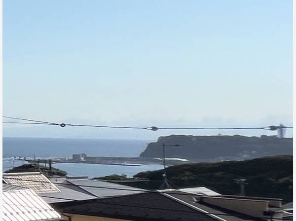 江の島を綺麗に望みます。