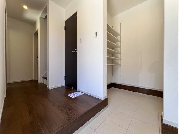 大容量のSICはベビーカーなどもすっきり収納できます