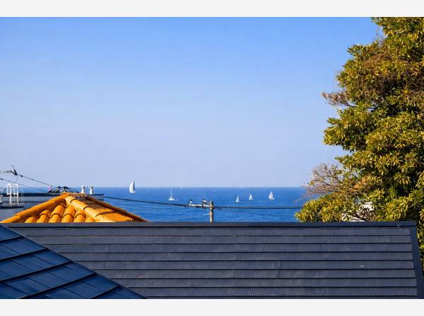 2階から海を望みます。葉山らしい景色。