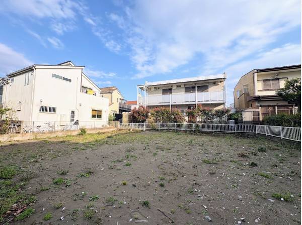 ゆとりある敷地にお庭など作れそうですね