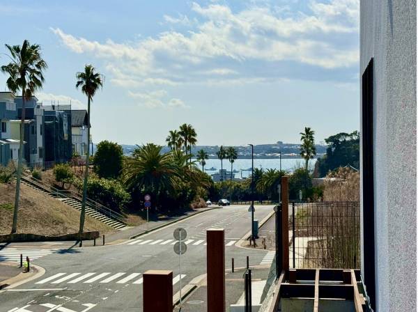 バルコニーからは海を望むことができます！