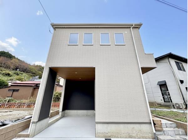 ビルトインガレージ付きです