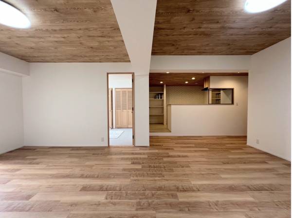約23.1帖の大変広々としているお部屋でございます