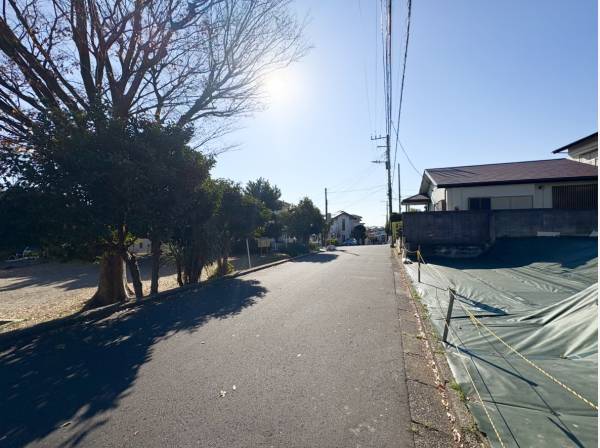 前面道路は約6ｍ幅ですれ違いや駐車も余裕を持って行えます！