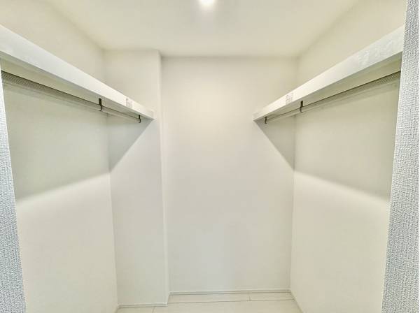 大きなクローゼットもあります。