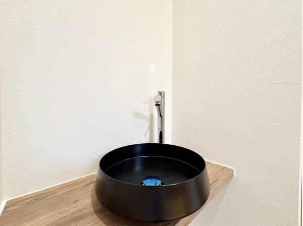 玄関先には手洗い場がございます。