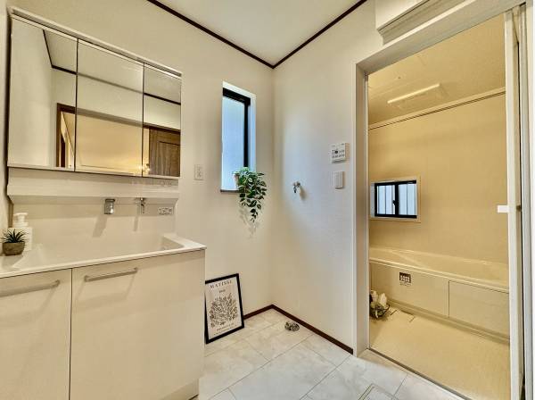 洗面スペースもゆったりと広いです。