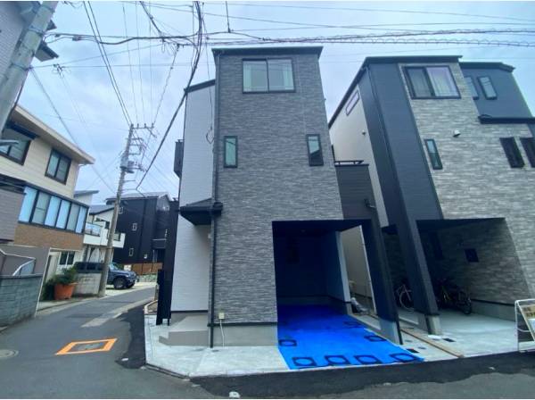 3階建てでカースペースもございます♪