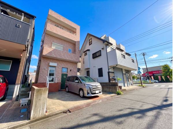 存在感のある3階建て