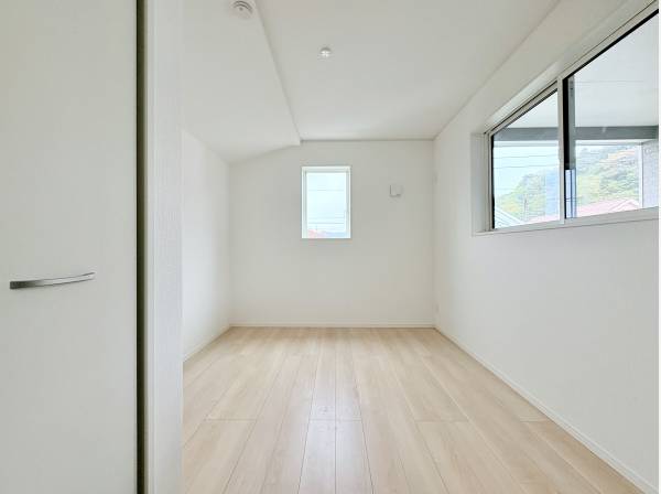 全室クローゼット付きの洋室