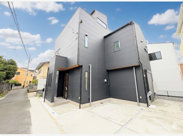 ブラックのスタイリッシュな外観