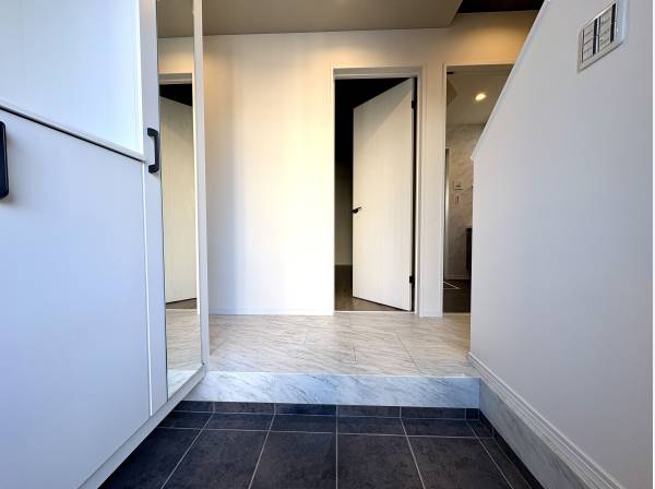 帰るたび気持ちが整う玄関空間