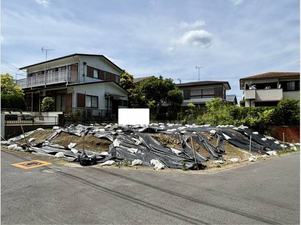 開放的な角地でございます