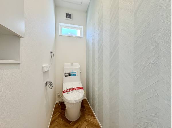 アクセントクロスが印象的なトイレ