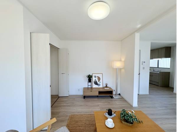 床材、クロスも全室交換済みです