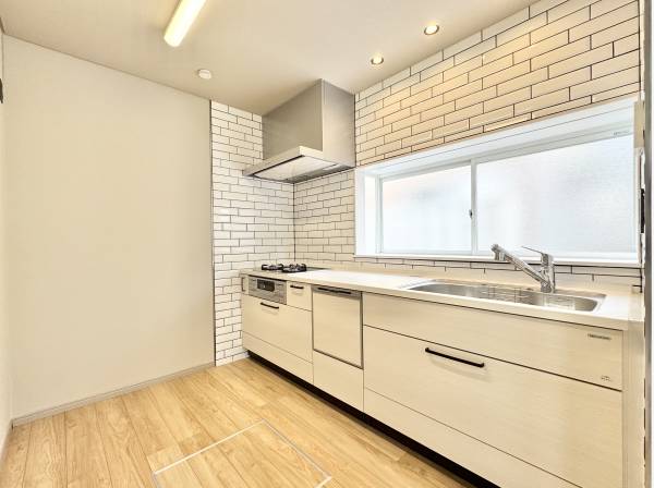 タイルが主役のキッチン。料理のテンションUP。